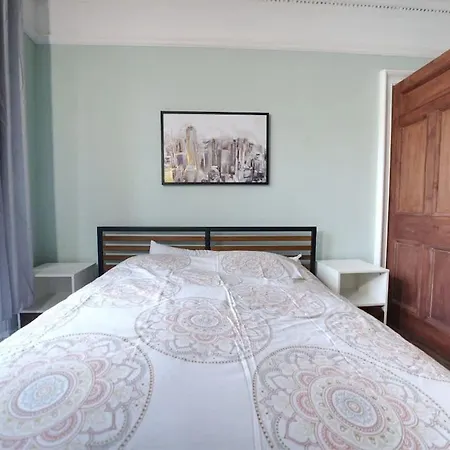 דירה Stylish Top-floor Flat - Leith אדינבורו