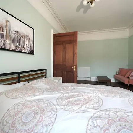 Stylish Top-floor Flat - Leith דירה *