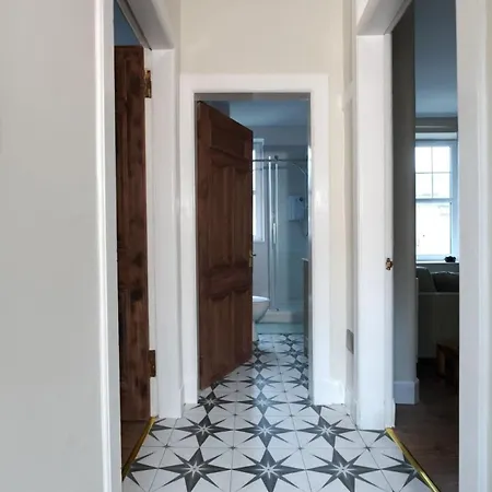 Stylish Top-floor Flat - Leith *