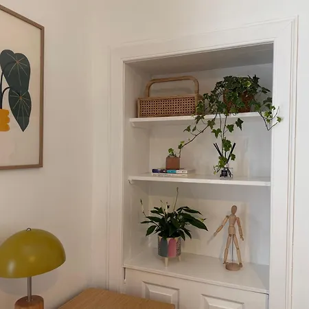 Quiet Garden View 2br Center Near Fringe