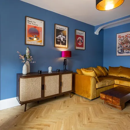 Centre Meadowside Edinburgh