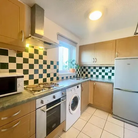 Charming 1 Bedroom Flat In With Free Parking Edimburgo