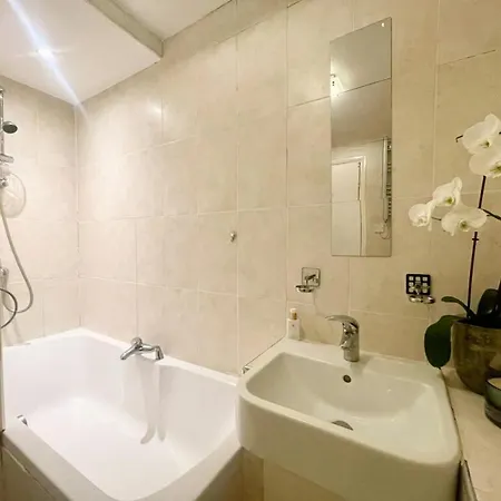 Apartamento Charming 1 Bedroom Flat In With Free Parking