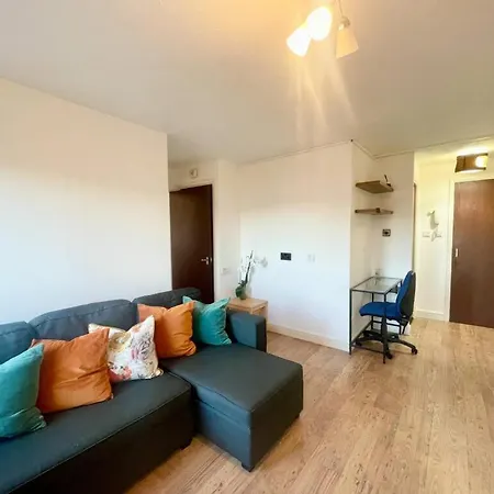 Charming 1 Bedroom Flat In With Free Parking Apartamento