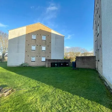 Charming 1 Bedroom Flat In With Free Parking *