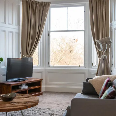 Cosy 2-bedroom Flat Close To Centre *