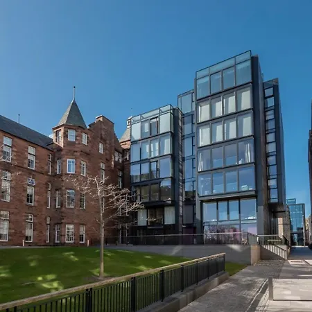 Modern Stylish Quartermile Garden View Apartmán