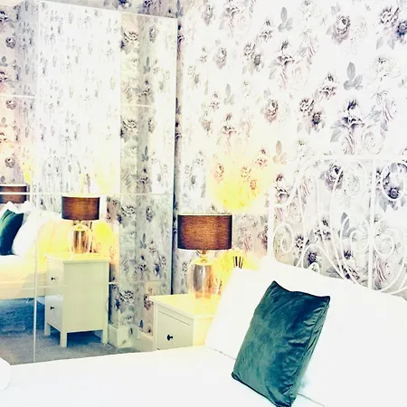 Apartmán Centre Escape With Private Garden *