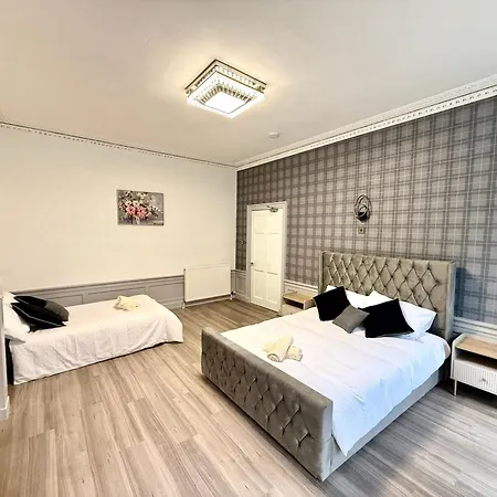 The Handy Hub Luxury Victorian - Fast Wifi & Apartamento