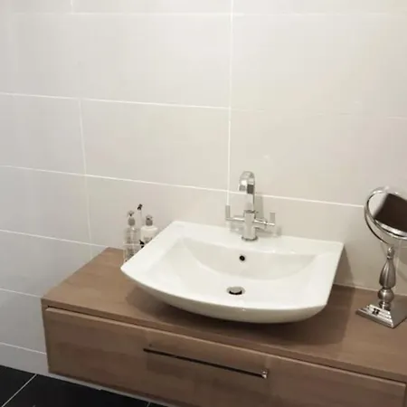 Lägenhet 2 Bed Newington *