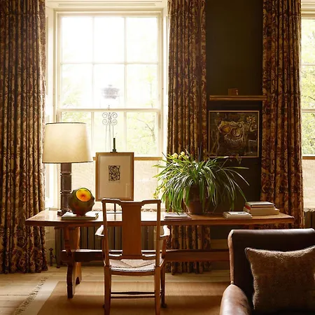 Elegant Georgian Retreat With Views Of Arthurs Seat Edinburg