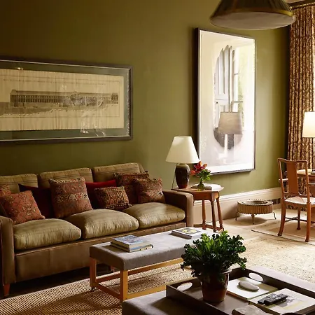 Elegant Georgian Retreat With Views Of Arthurs Seat