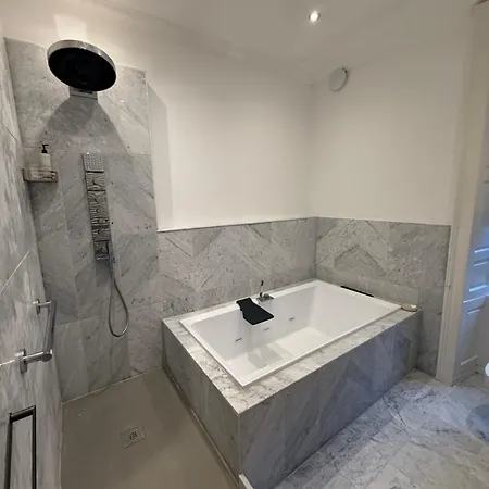 Entire In Centre * Edynburg