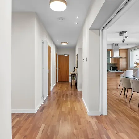 2br Park Royal With Balcony And Parking דירה