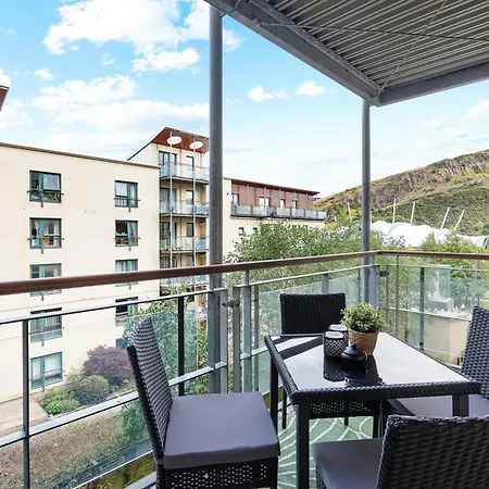 2br Park Royal With Balcony And Parking * 爱丁堡