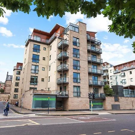 2br Park Royal With Balcony And Parking 爱丁堡
