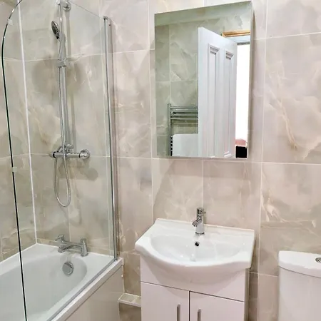 Festival Let In Ground Floor Flat *