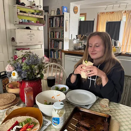 Charming For Share ,private Double , Fast Fibre Optik Int, Free Parking, Garden Oda ve Kahvaltı Edinburgh