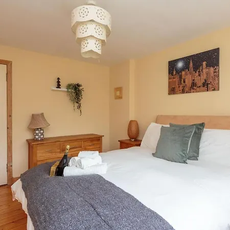 Daire Free Parking - Centre - 3 Bedrooms - 5 Guests *