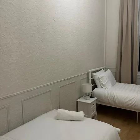 Modern Twin In The Heart Of Guest house Edinburgh