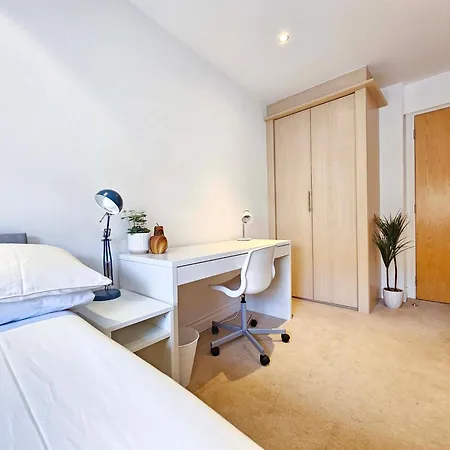 Stylish 3-bedroom Duplex With Patio Apartament *