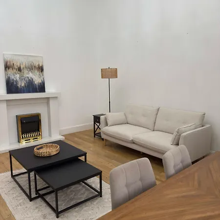 Spacious Flat Centre - Free Parking * Edinburgh