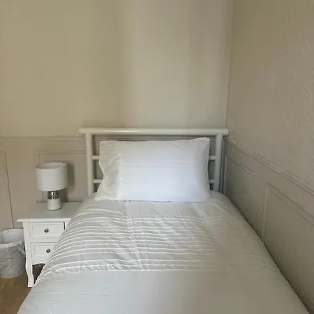 Guest house Modern Twin In The Heart Of *