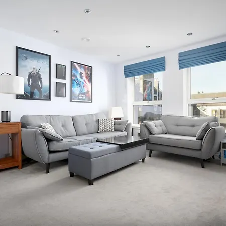 Pass The Keys Modern 2bed شقة *