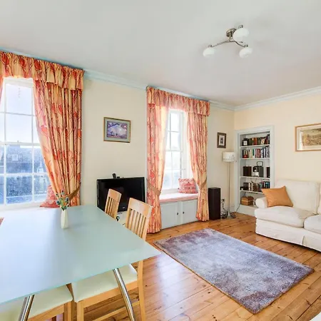 Guestready - Historic Old Town Edinburgh