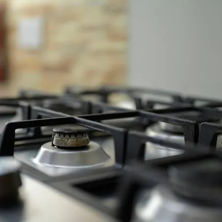 Homely 2 Bedroom - Pass The Keys