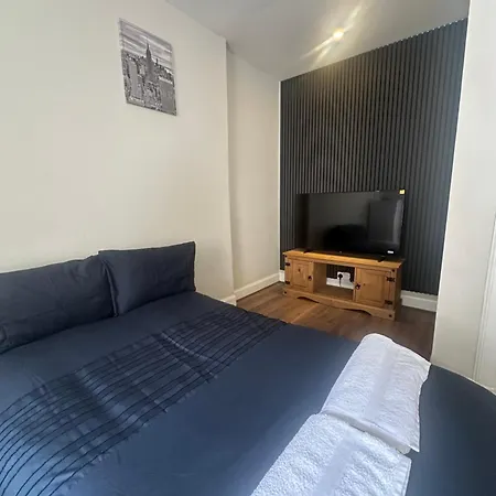 Bright & Spacious Centre Flat, Unbeatable Location *