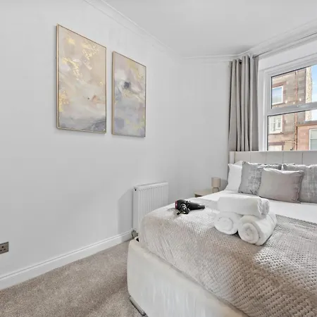 Smithfield 1 Bedroom With Sofa Bed -