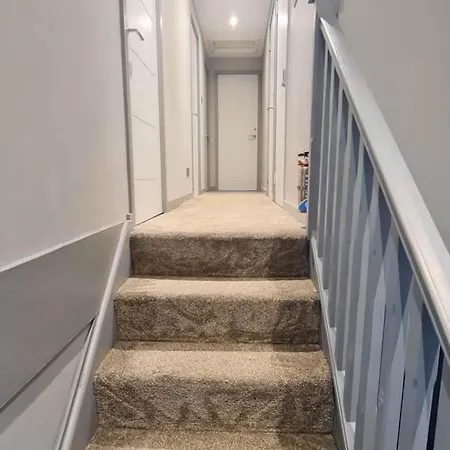 Dynastays- Stylish Seaside Home- Adults Only, Dog Friendly, Garden & Parking Edinburgh