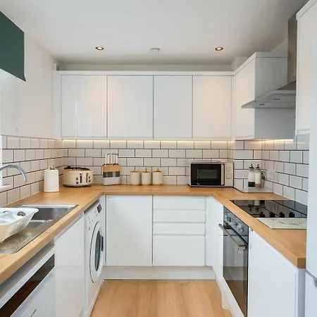 Edinburgh Aparthotel 4*