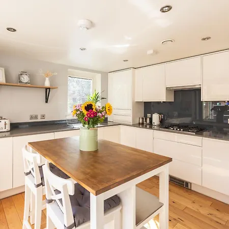 Gorgeous 3 Bed House Free Parking & Garden Edinburgh