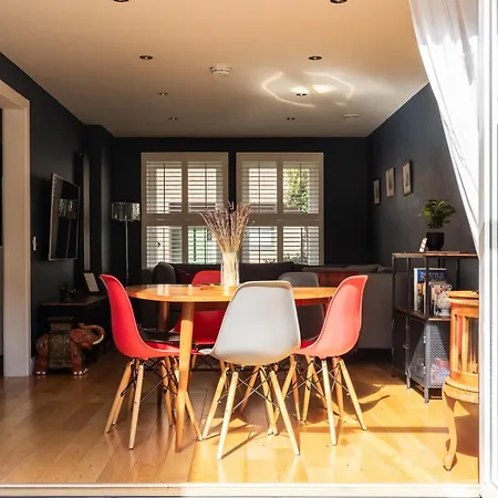 Gorgeous 3 Bed House Free Parking & Garden Feriehus *