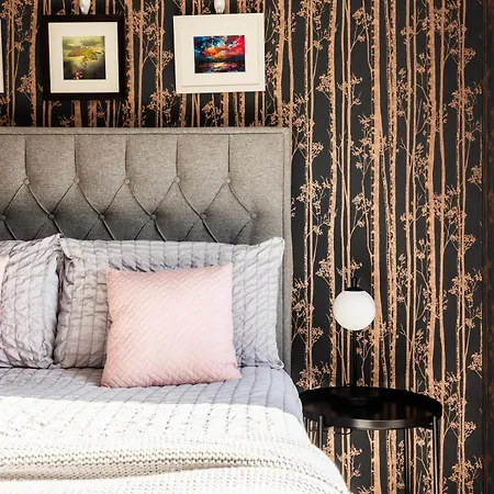 Gorgeous 3 Bed House Free Parking & Garden *