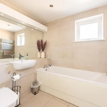 Gorgeous 3 Bed House Free Parking & Garden Edinburgh