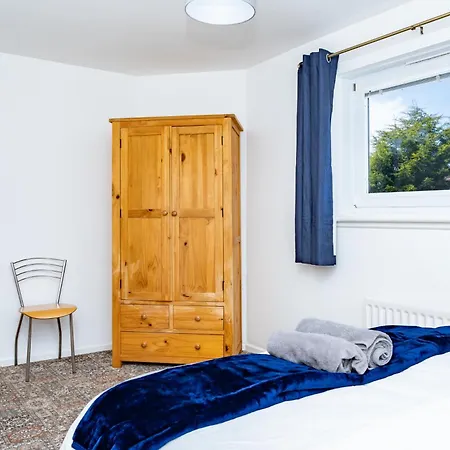 Holiday home Elegant 5bed With Free Parking At Centre, Sleeps 10