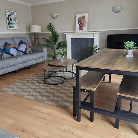 3br House With Parking 10 Mins To Airport Sleeps 6 Эдинбург