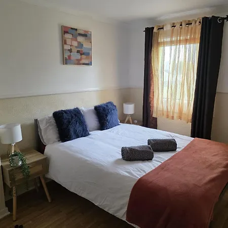 Апартаменты 3br House With Parking 10 Mins To Airport Sleeps 6