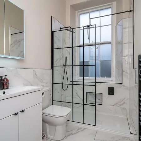 Pass The Keys Beautiful Modern Historical Flat Close To Castle *