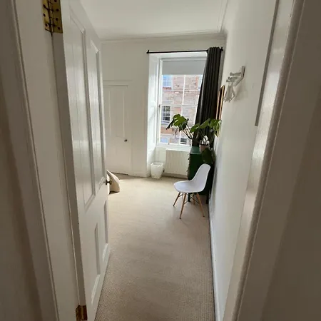 דירה Bright 2 Bedroom Near The Meadows *