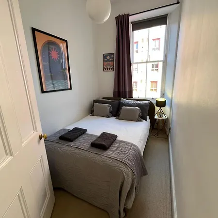 Апартаменты Bright 2 Bedroom Near The Meadows *