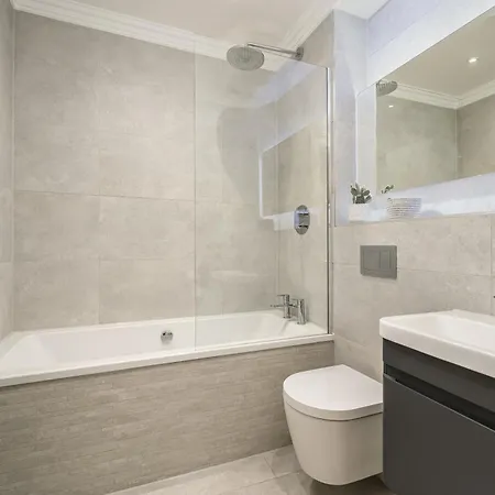 شقة Elegant Flat With Garden In West End