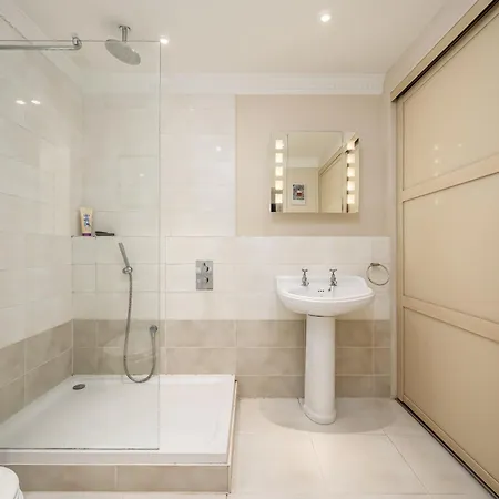 شقة Elegant Flat With Garden In West End