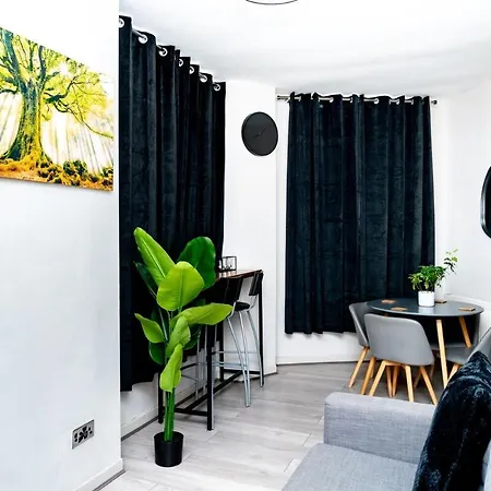 2bd, Ocean Terminal, Ram To Airport, Sleeps 4 爱丁堡