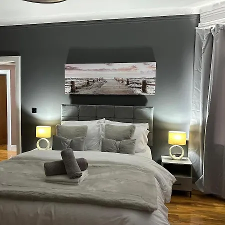 Luxury 5bd, Gym, Parking, Bus To Airport, Sleeps10 Villa *