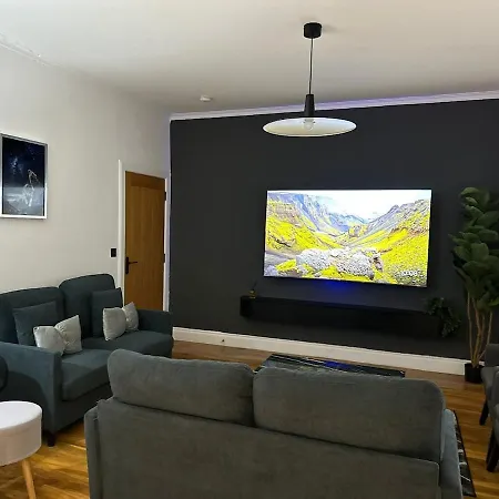 Villa Luxury 5bd, Gym, Parking, Bus To Airport, Sleeps10 Edinburgh