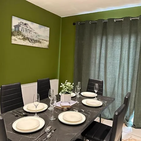 Luxury 5bd, Gym, Parking, Bus To Airport, Sleeps10 Villa *